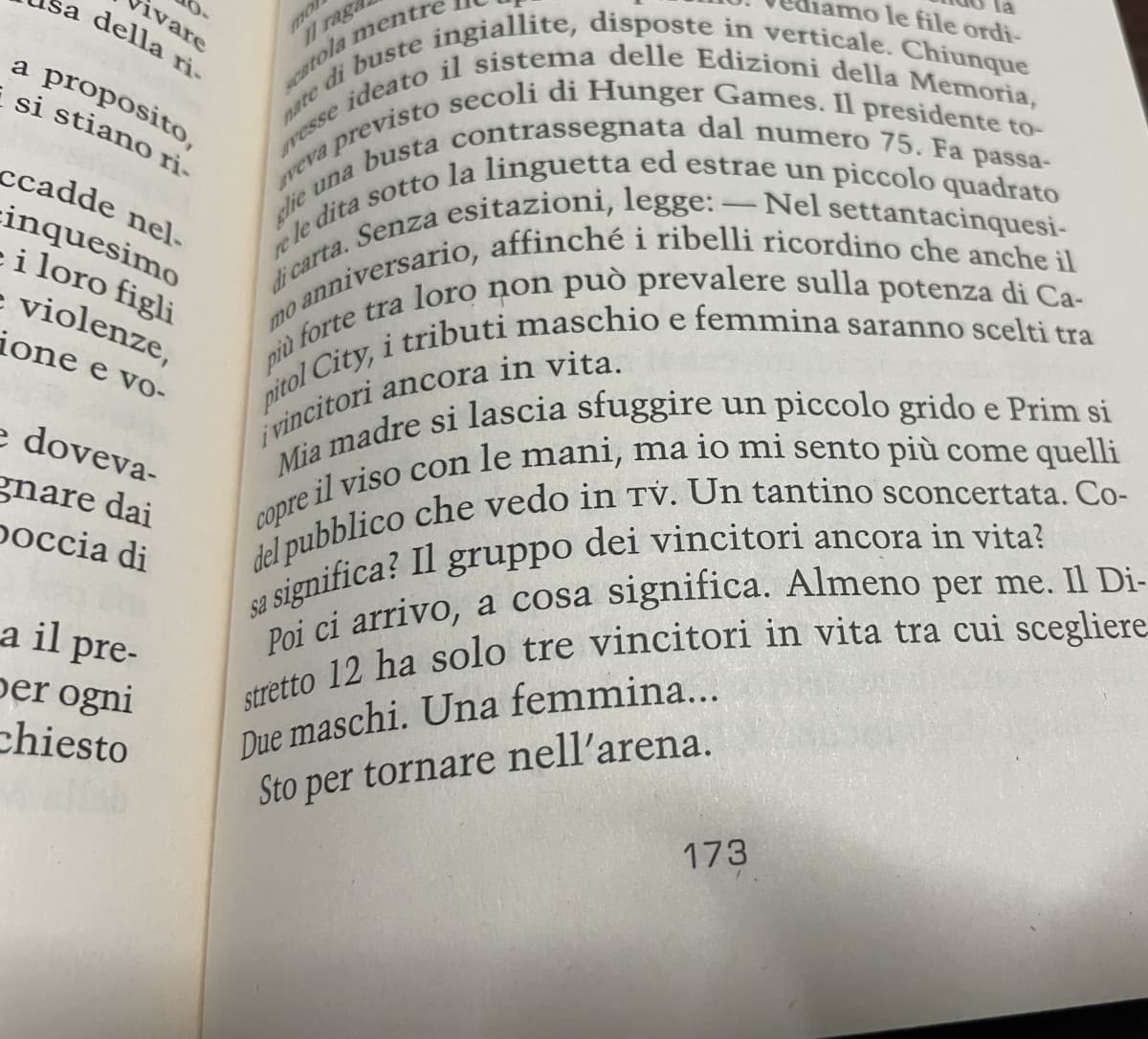 Scus ma in che senso? Cioè ho capito che sta qua ha dato inizio alla rivolta dei distretti, ma ti pare giusto rimandarla nell’arena? Sono sconvolta, ma visto che ci sono altri due libri dopo penso proprio che sopravviva 