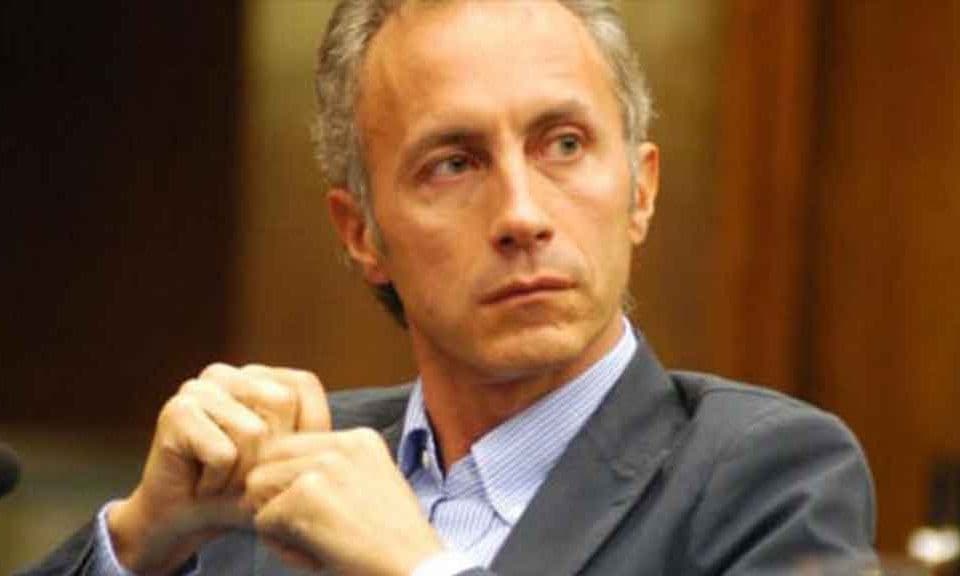 Gallagjer non capisce che questi due sono la stessa persona come Liliana segre e mattarella