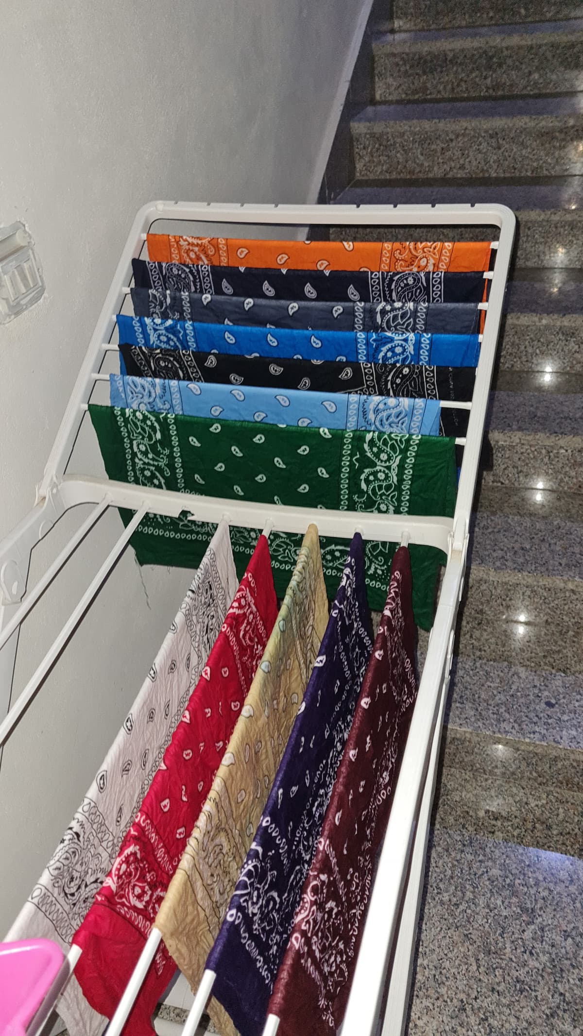 Pov: non riesci a dire di no ai venditori ambulanti