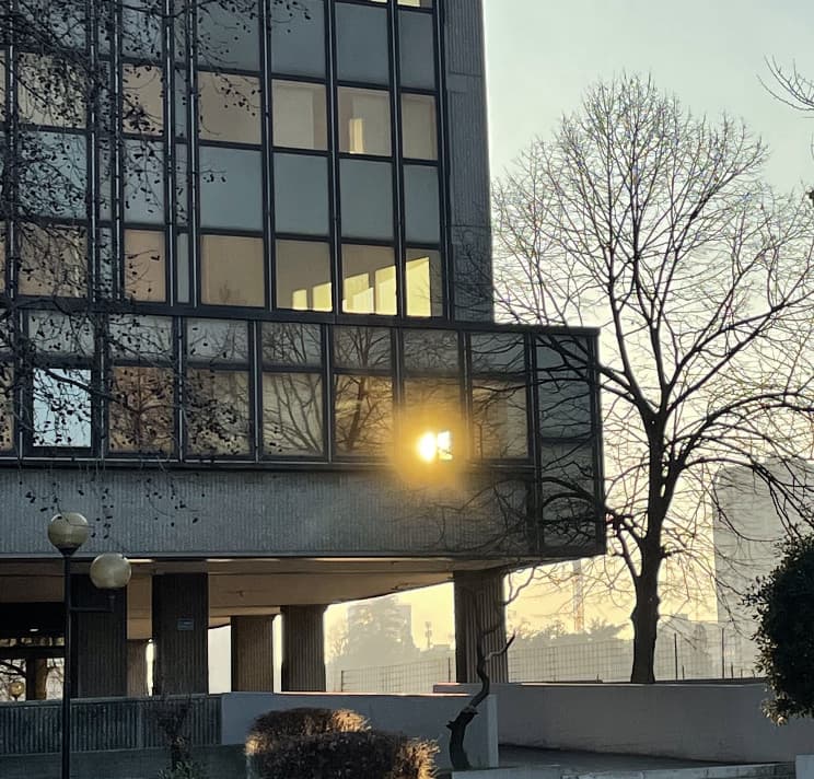 Non so se sia una cosa malata o normale, ma ultimamente ho iniziato a fare dei video di vita quotidiana mentre magari mi capita di dovermi spostare a piedi per la città. L’intenzione è riguardarli per esempio da adulto o da anziano
