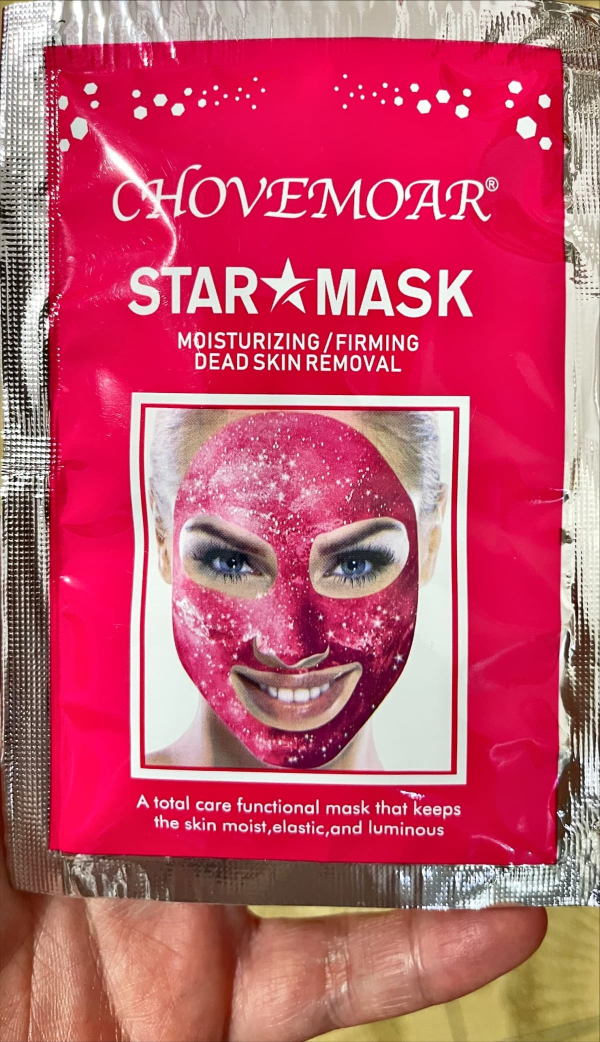 Tra poco vado a farmi questa maschera viso. Carina vero tutta fucsia? 