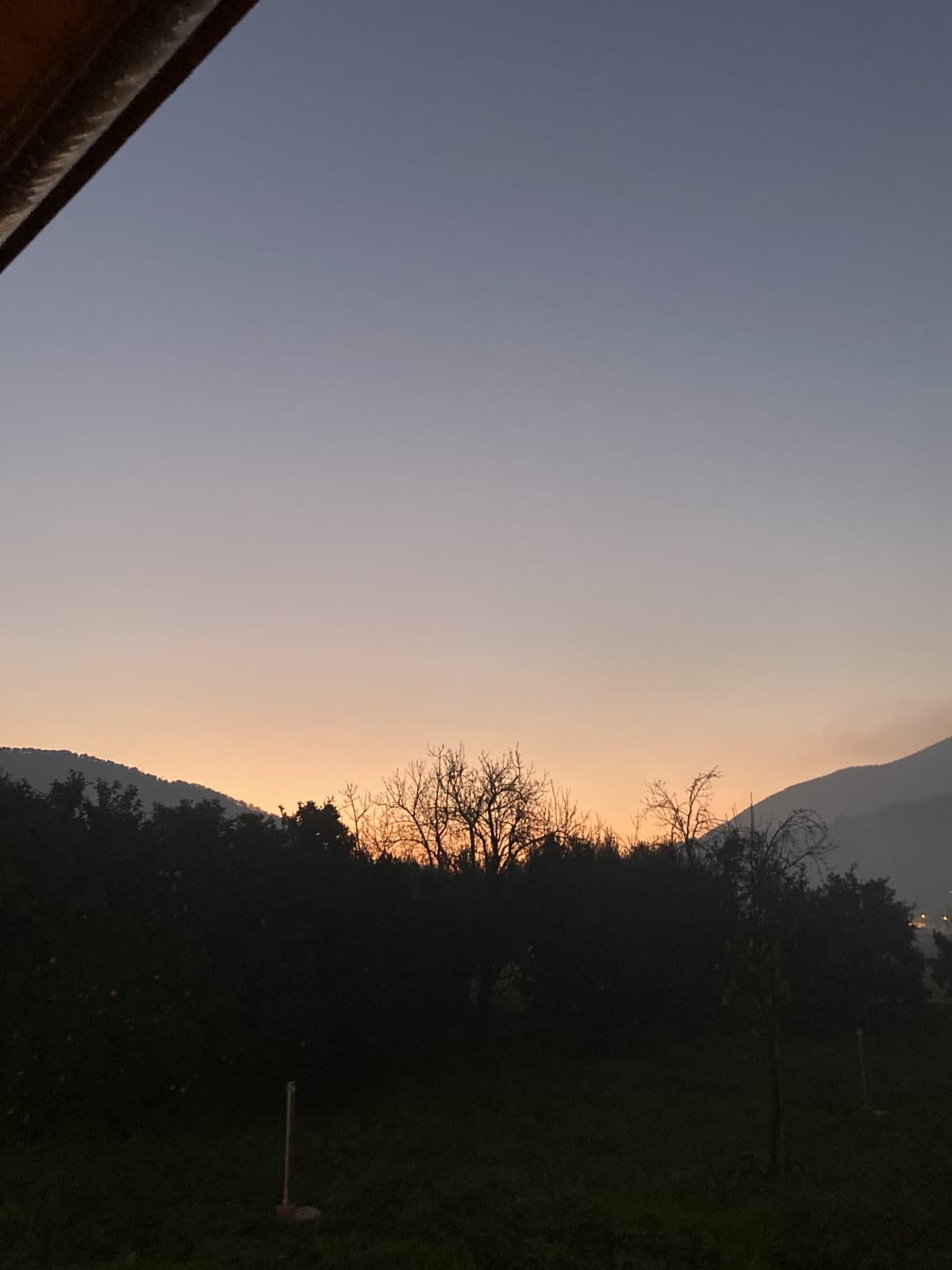 Sto tipo al diciottesimo ha invitato 130 persone, come si fa a conoscerle