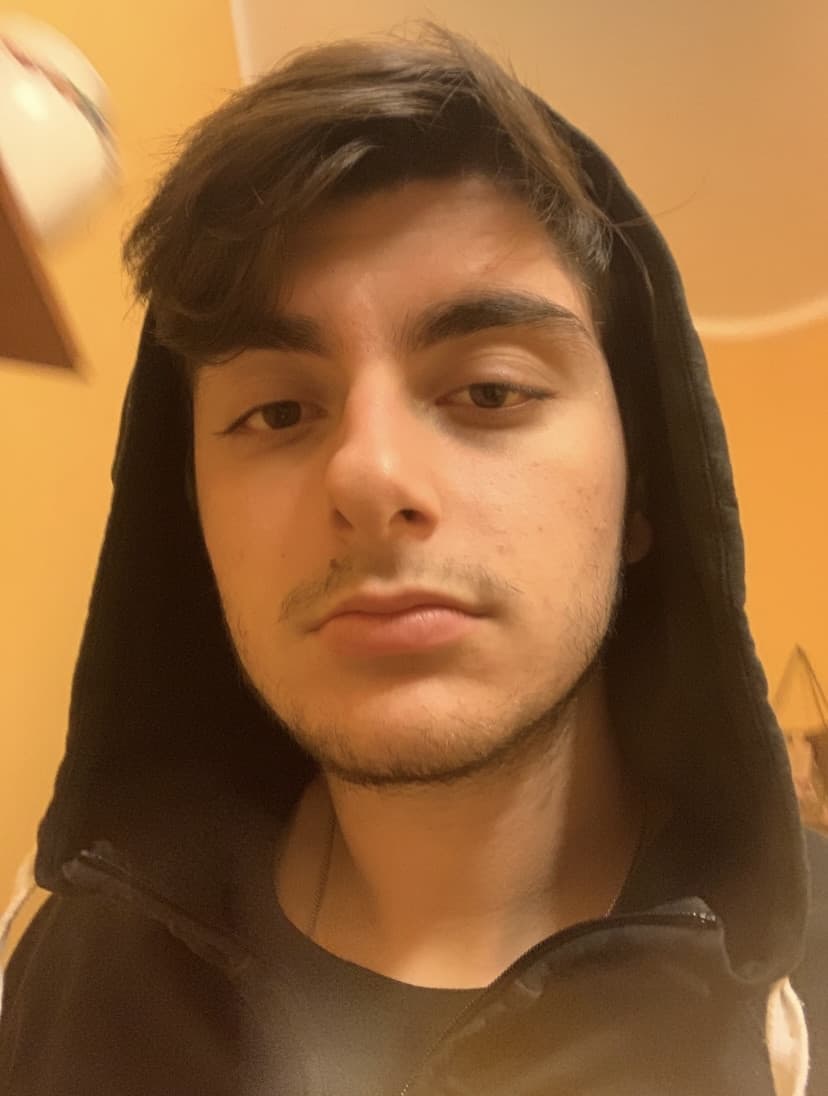 Oh raga, scusate se vi sto sul cazzo o sono antipatico, non lo faccio di proposito, vi voglio bene, regalatemi un po’ di spensieratezza, ne ho bisogno che la mia testa è un casino, bacini ?