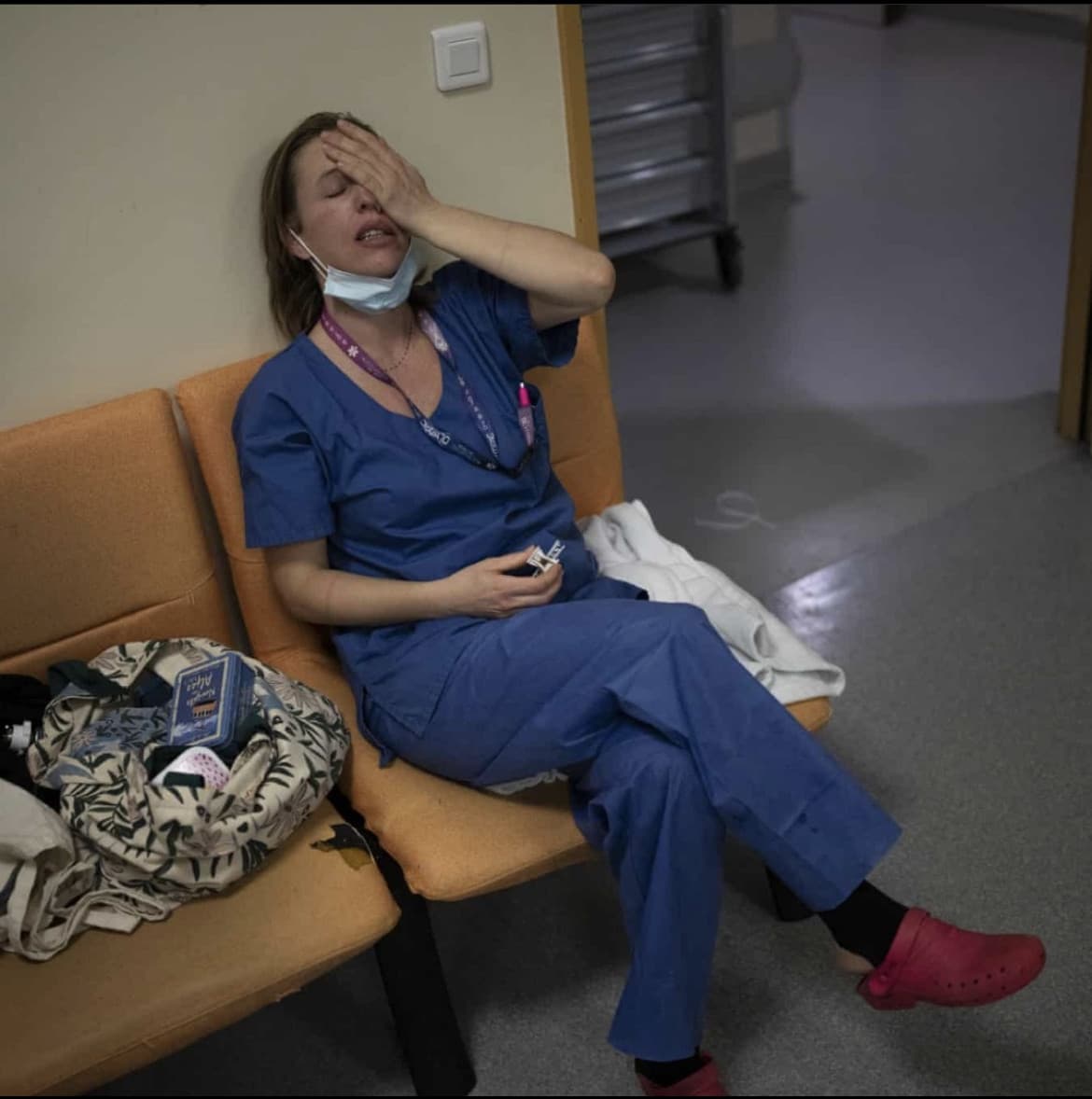 Per i medici e il personale sanitario che si svena nelle terapie intensive non esiste la dad… purtroppo per loro vivono nella dura realtà