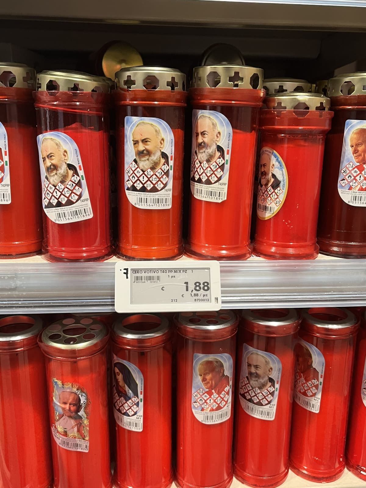 un po’ too much con le loro facce stampate e incollate sopra, le sognerò stanotte