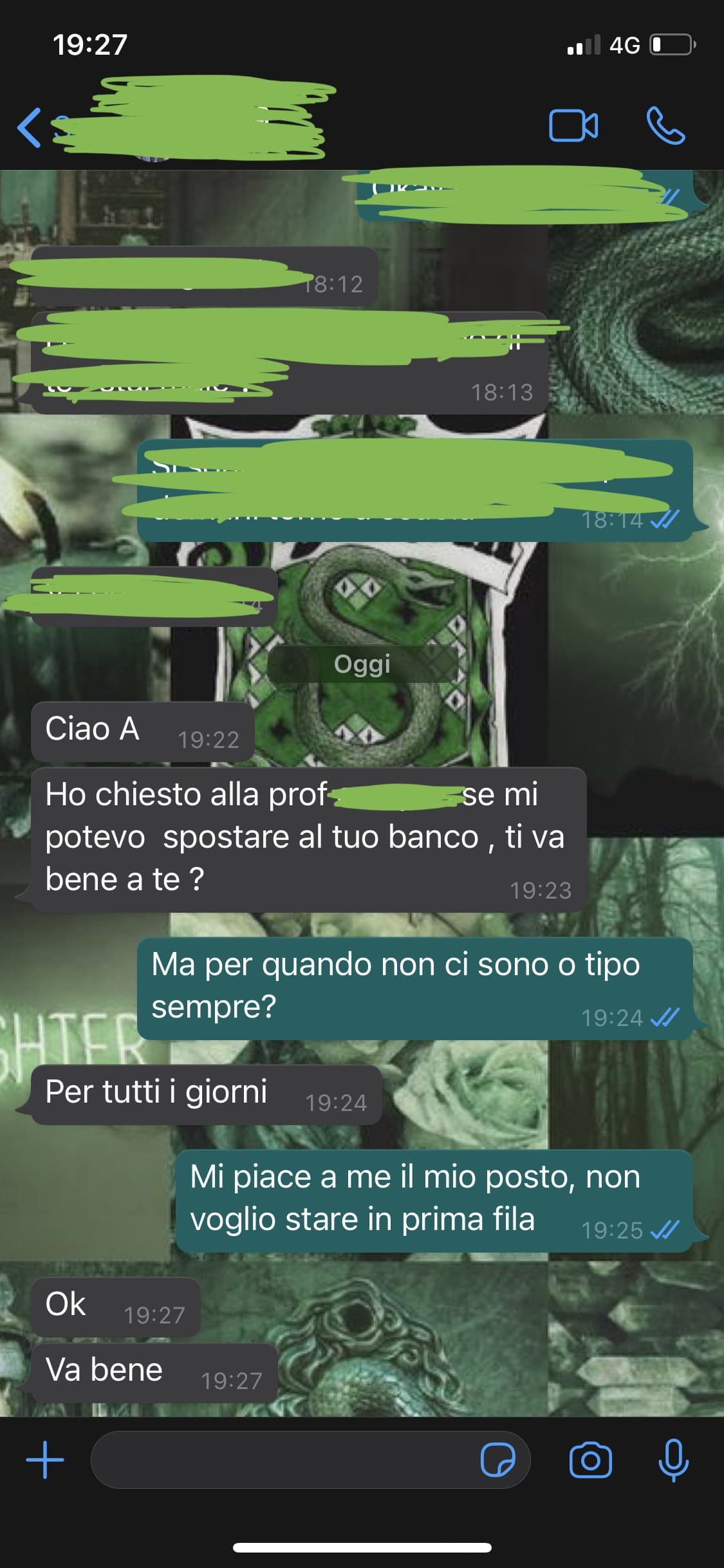 Non vado a scuola per due giorni e già vogliono spostarsi nel mio banco. Bene