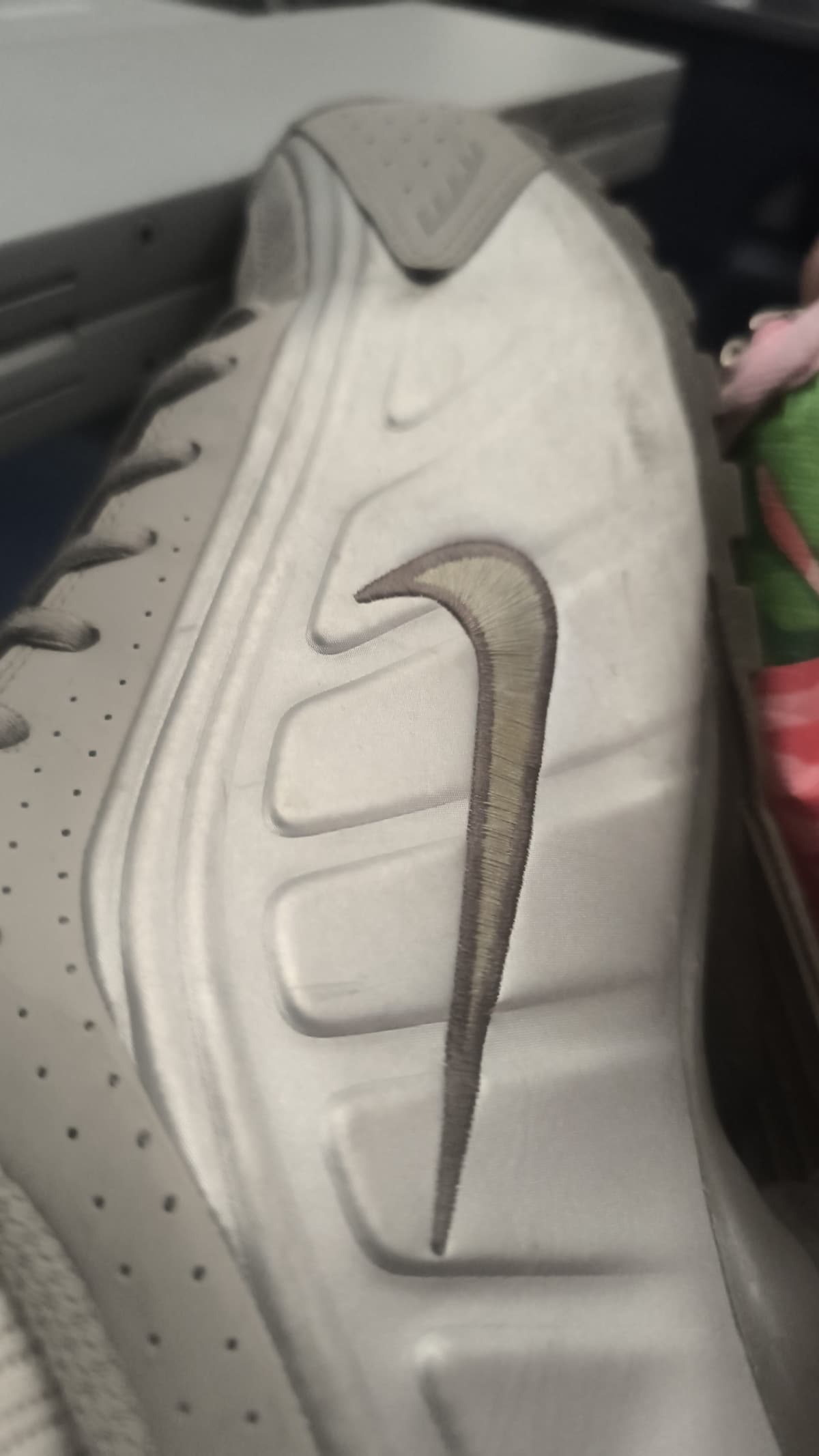 Queste shox r4 si illuminano al buio
