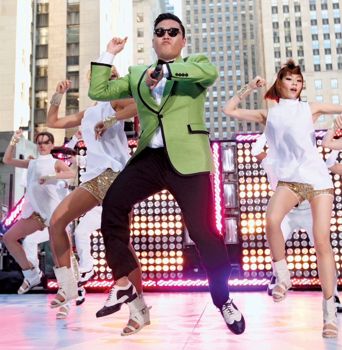 CANDIDATURE APERTE, torneo delle canzoni. Proponete canzoni, MAX 1 A TESTA. Scegliete bene, m'arecumandi. Oppar Gangnam style