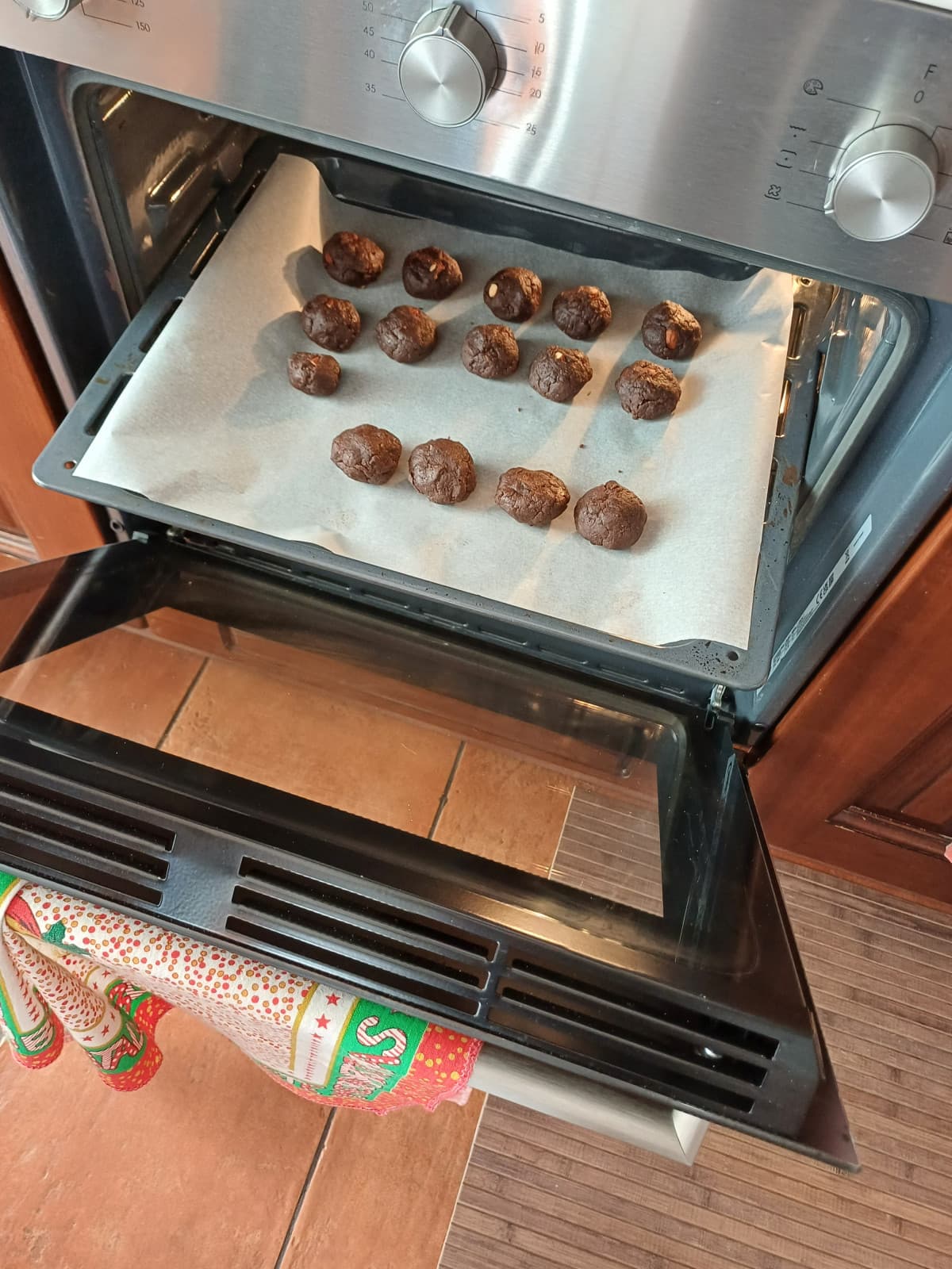 infornando i biscotti perché infornare mio padre è illegale
