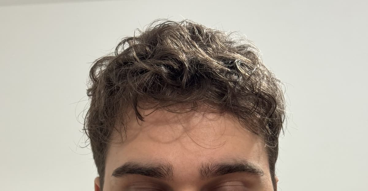 Piccola mia paranoia stupida, lo so🥲, ma secondo voi ho le sopracciglia troppo folte? Spesso mi sembrano troppo scure