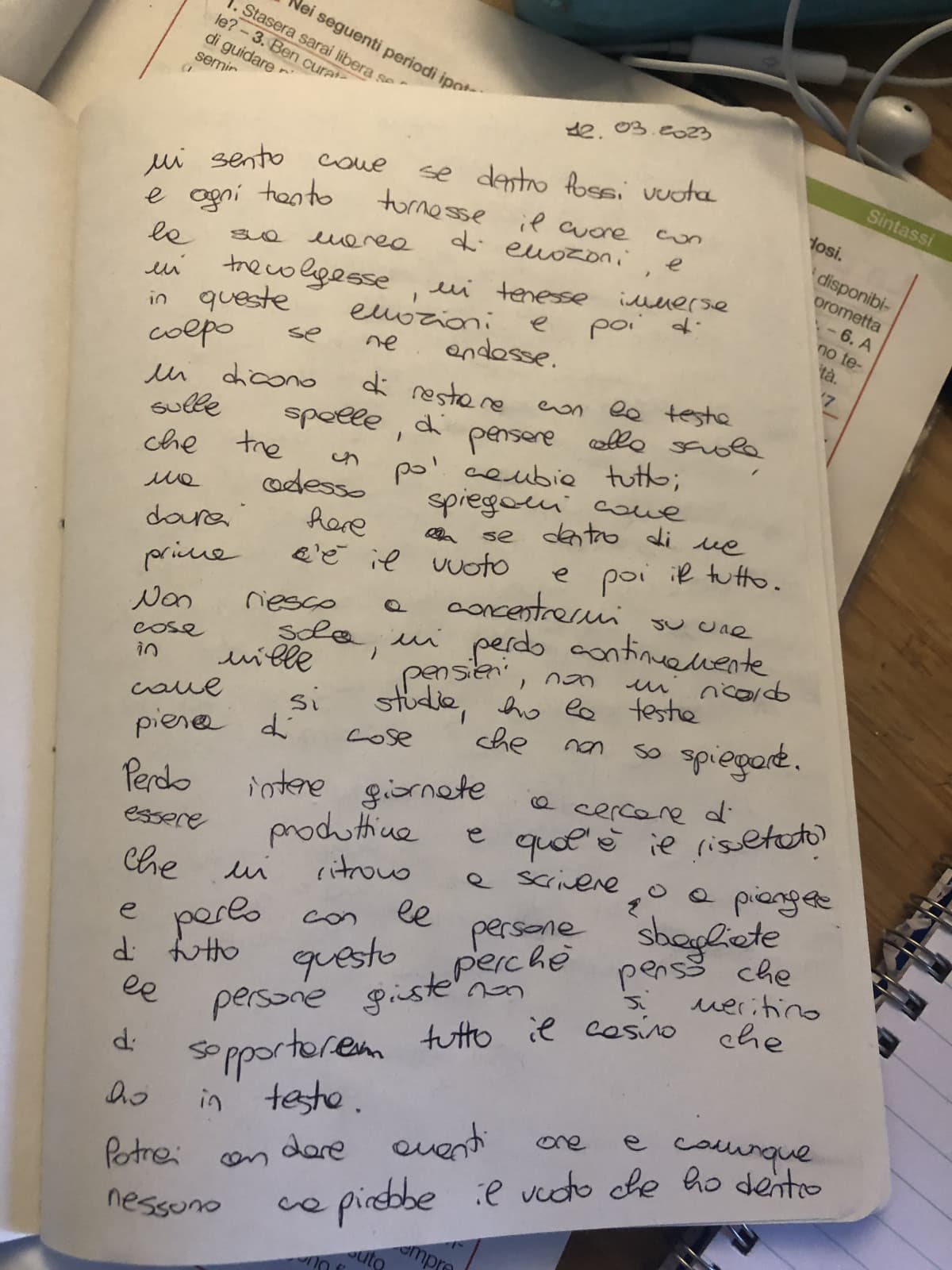 Allora si che probabilmente non gliene fregerà niente a nessuno però bho P. S. Scusate x le foto ma ho il telefono smonco