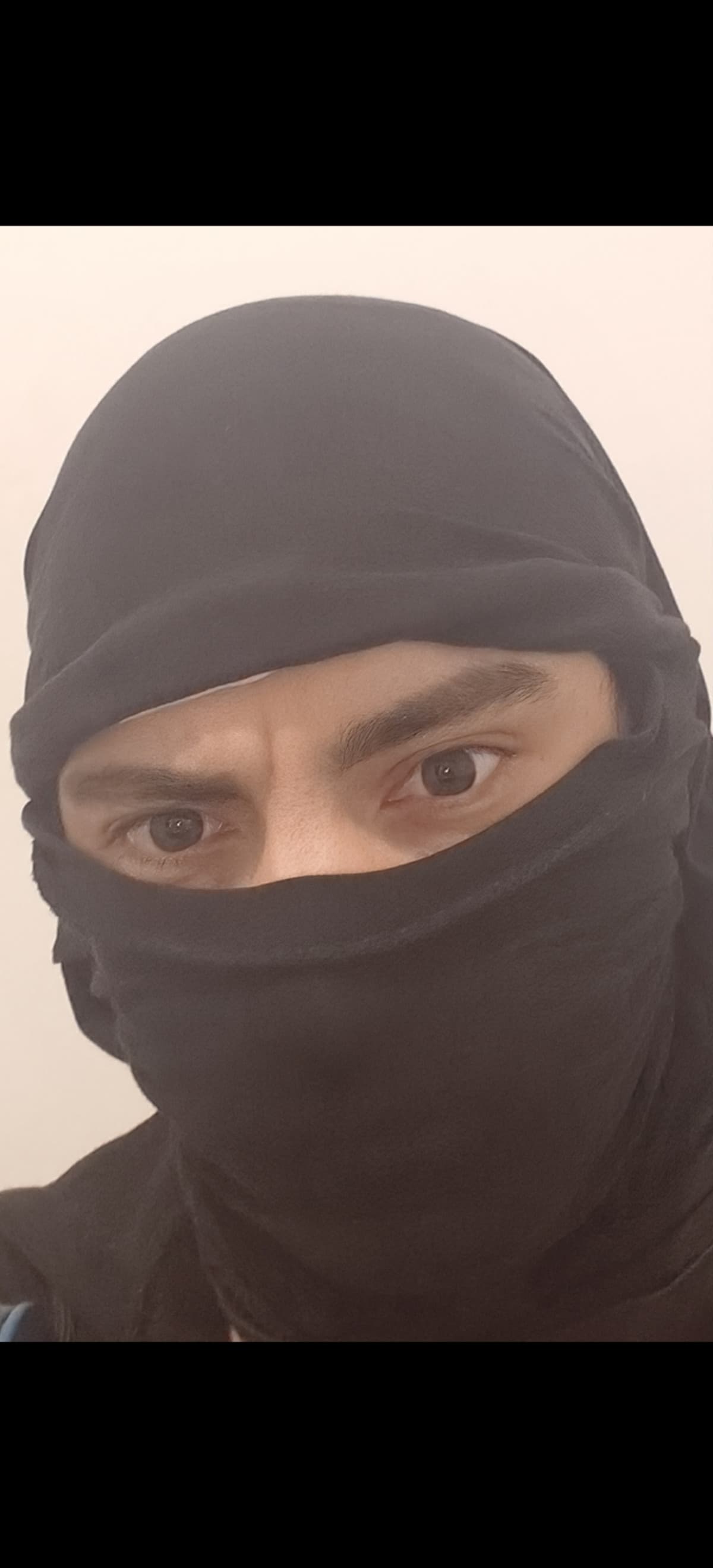 Non voglio passare mezz'ora a fotografarmi l'occhio quindi ripropongo questa. (vi sblocco un trauma)