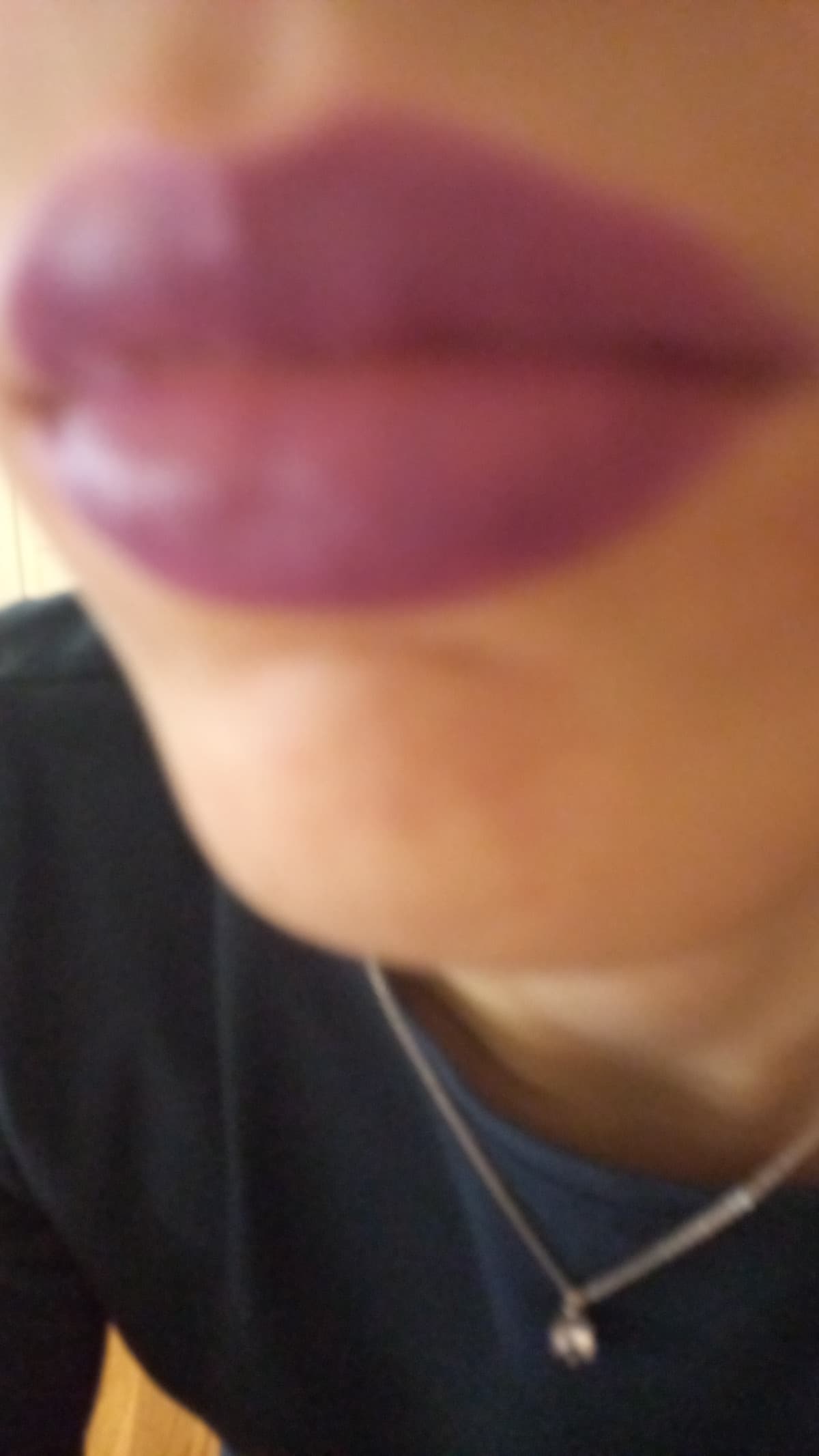È il rossetto che mi crea più difficoltà a farlo abbinare a un outfit