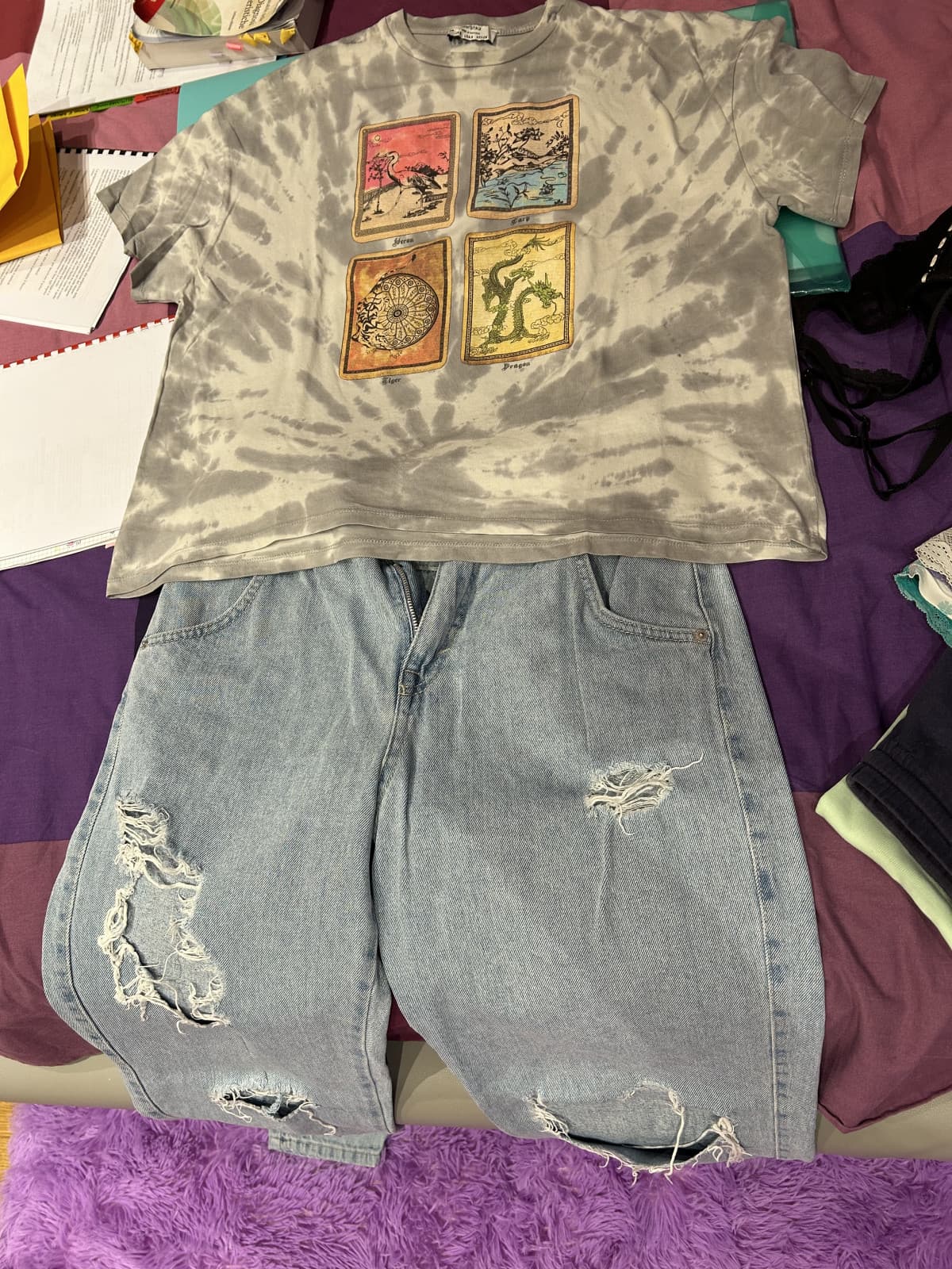 Ci sta la combo? Con jeans beggy messi sopra la t-shirt con una cintura + catenina? Si accettano consigli