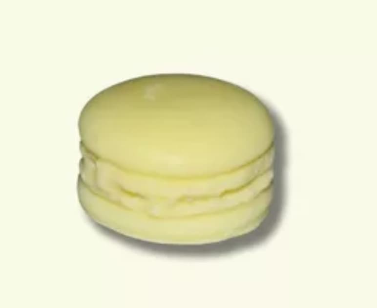 Io invece pensavo che se macron e meloni facessero un figlio uscirebbe questo
