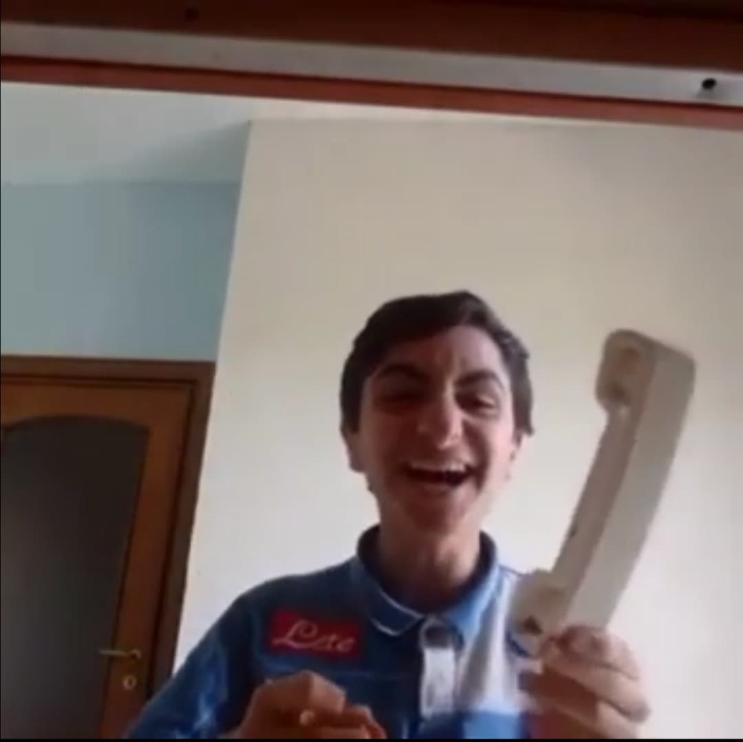 Quando dai del polentone a quello nato sopra Roma mostrando la tua raffinatissima ironia partenopea.