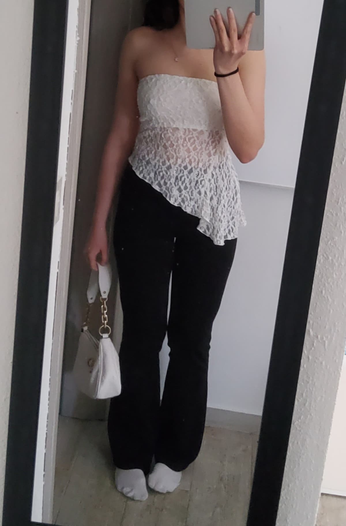 OUTFIT APPUNTAMENTO quale scelgo??? Uscirò con un ragazzo di 26 anni di pomeriggio, giornata tranquilla, consigliatemi! Sono indecisa 😭