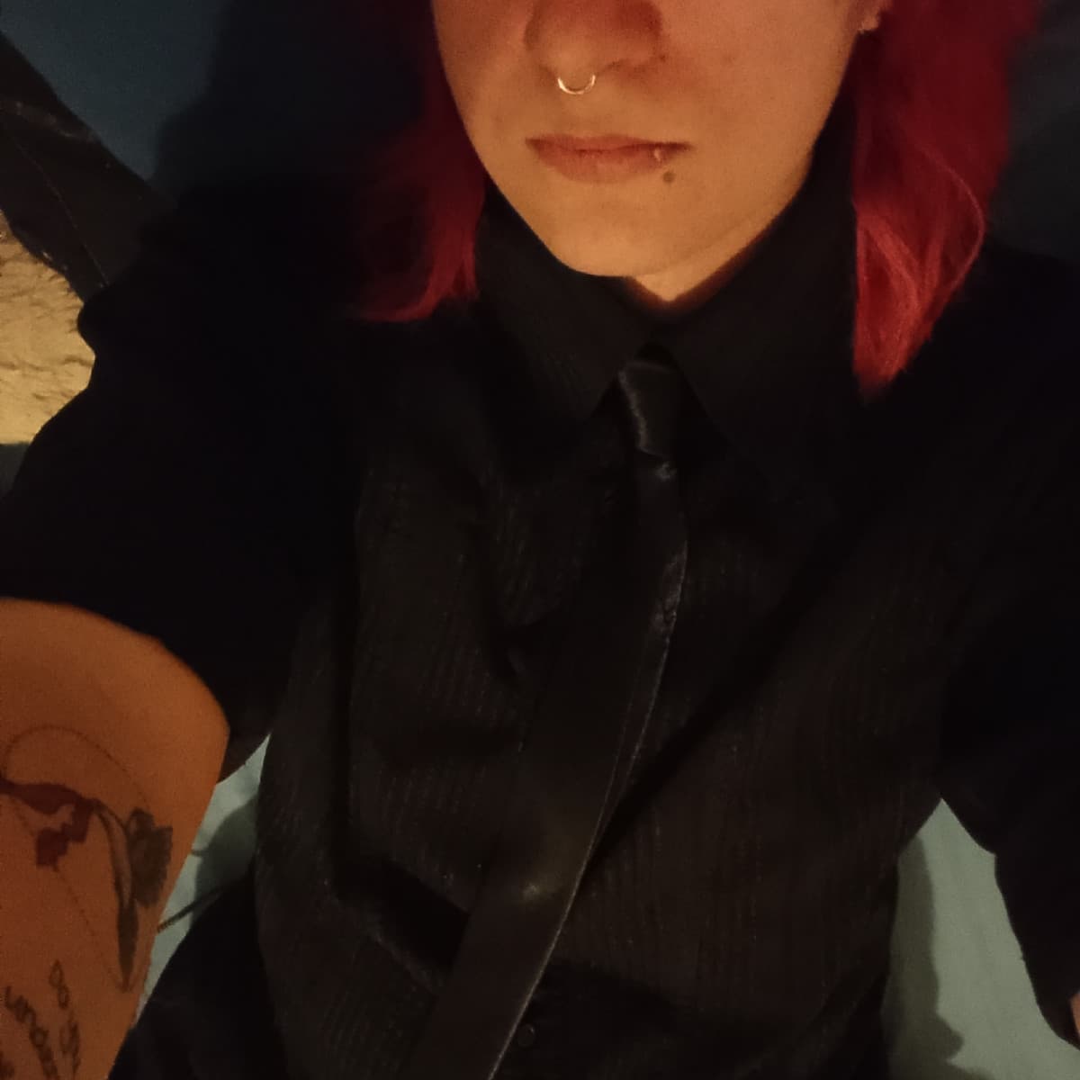tra poco devo uscire, non mi va. Vorrei solo stare a casa e piangere