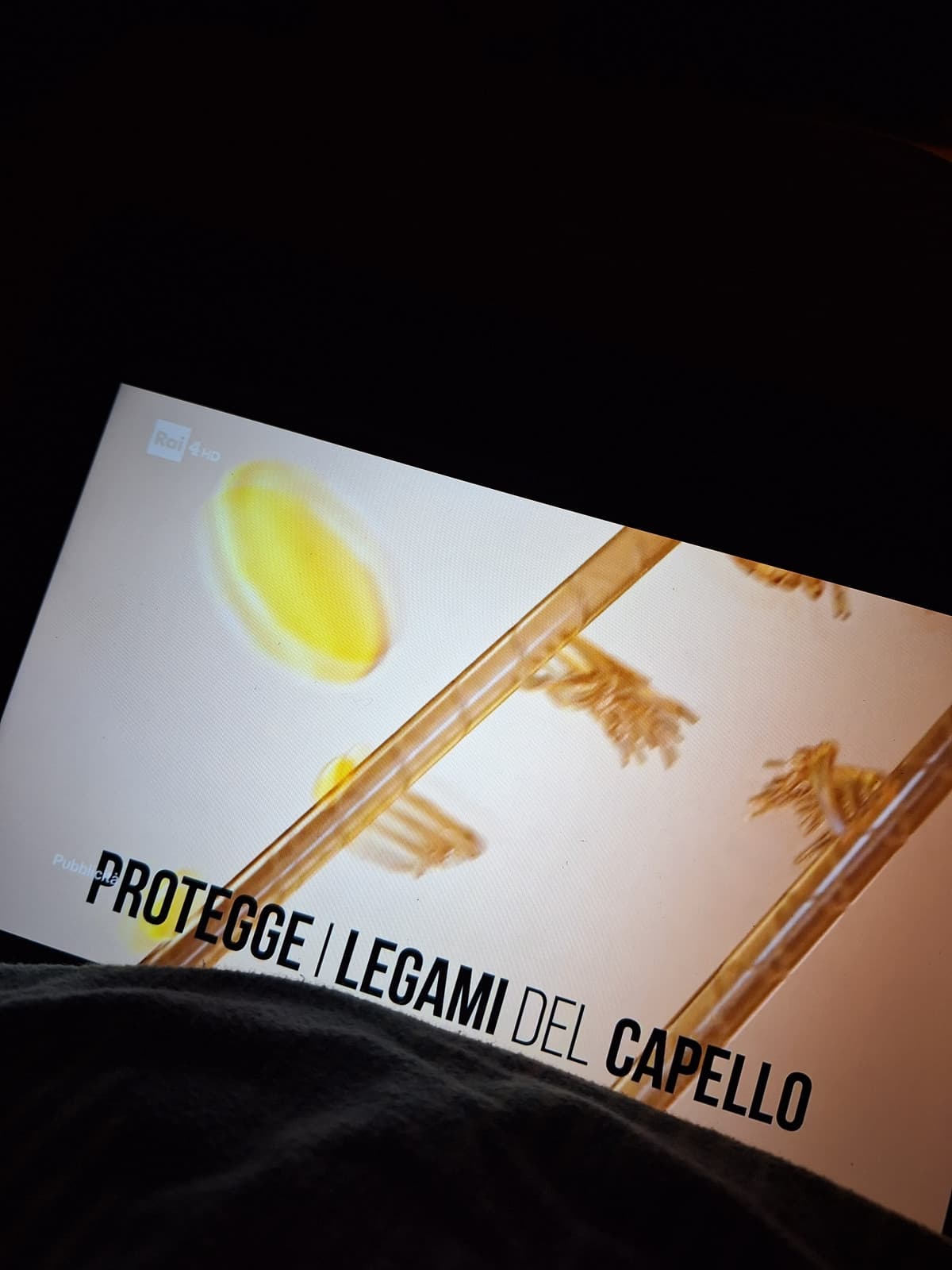 Per colpa del vento di questa mattina mi è volata l'antenna perciò sono obbligata a vedere i programmi sul tablet