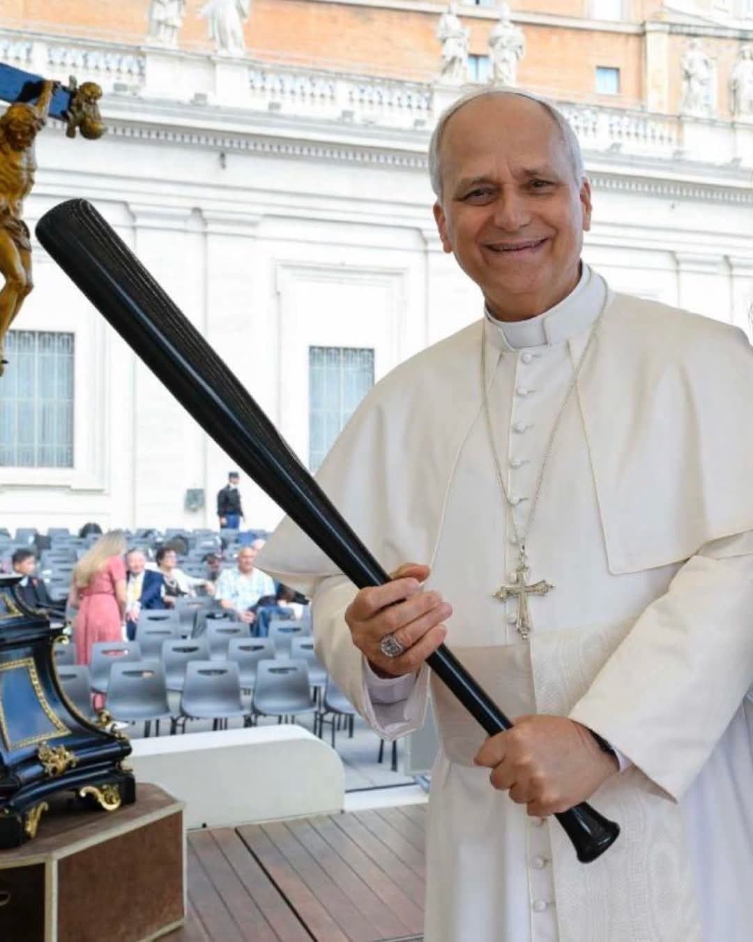 Papa Leone con una mazza da baseball ⚾